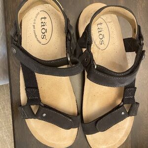 Taos Footwear Black Sandals